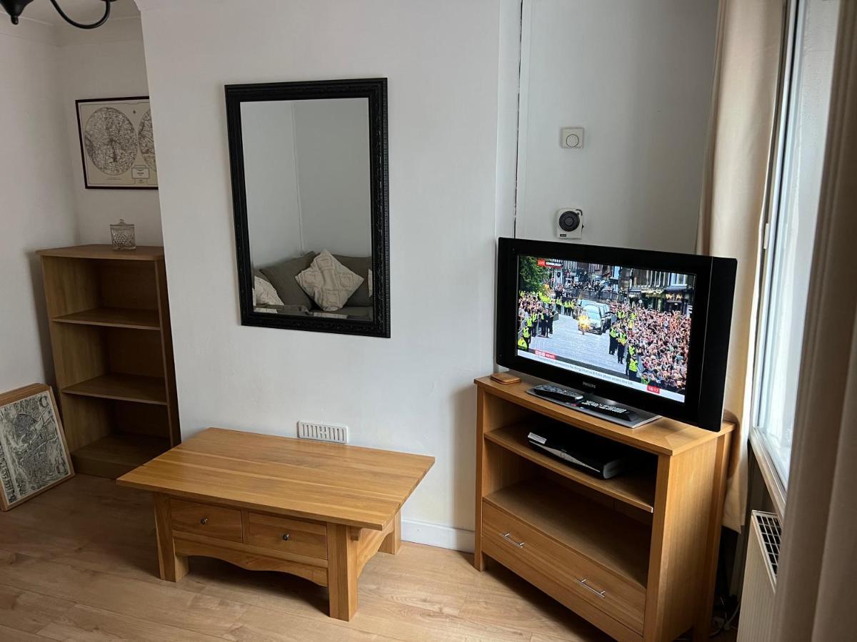2 Bed Cottage Chester Extérieur photo
